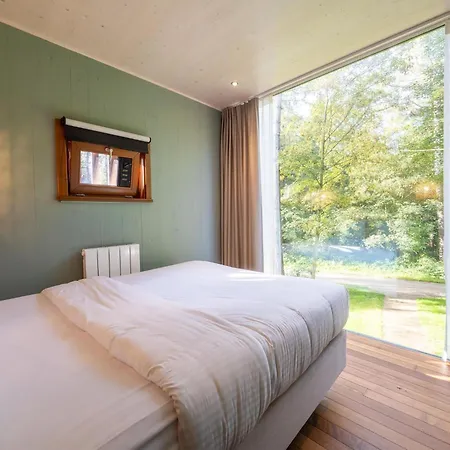 Stylish Escape With Views *