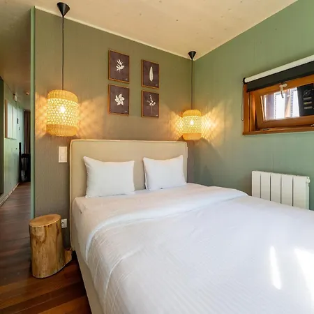 Holiday home Stylish Escape With Views *