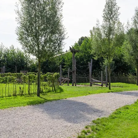 Stylish Escape With Views *