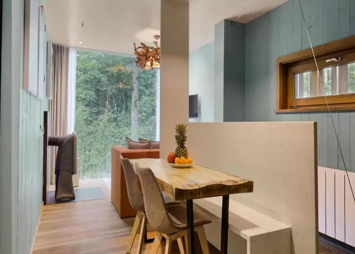 Stylish Escape With Views *