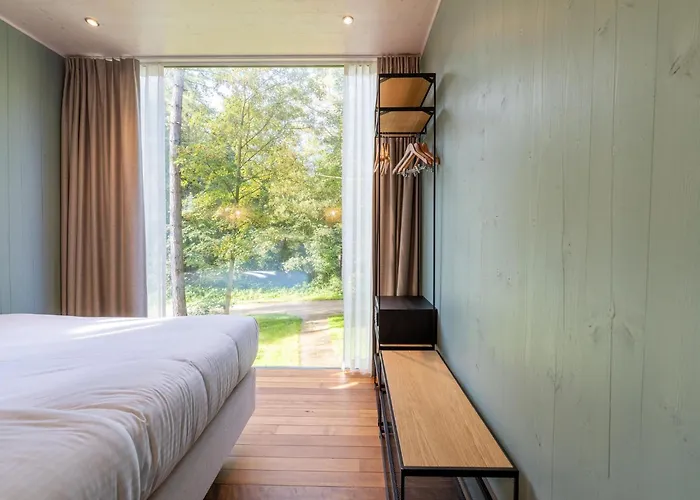 Stylish Escape With Views *