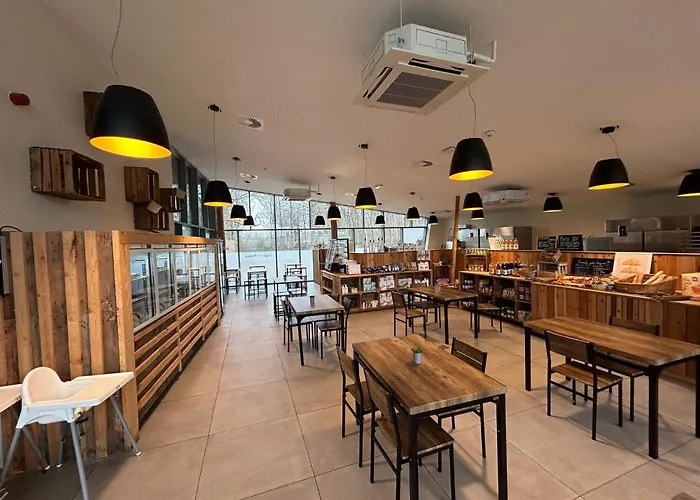 Stylish Escape With Views *