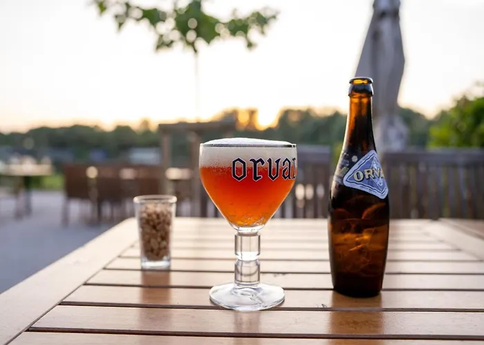 Stylish Escape With Views *